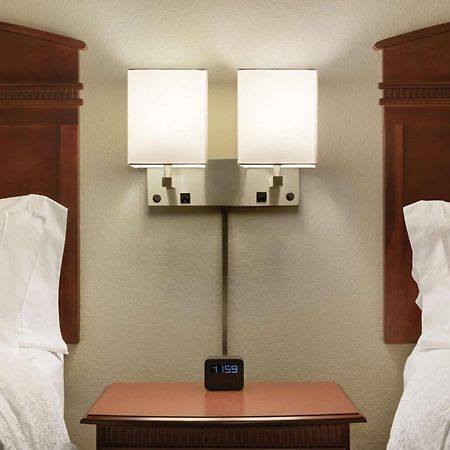 Hampton Inn & Suites Madison - West Екстер'єр фото