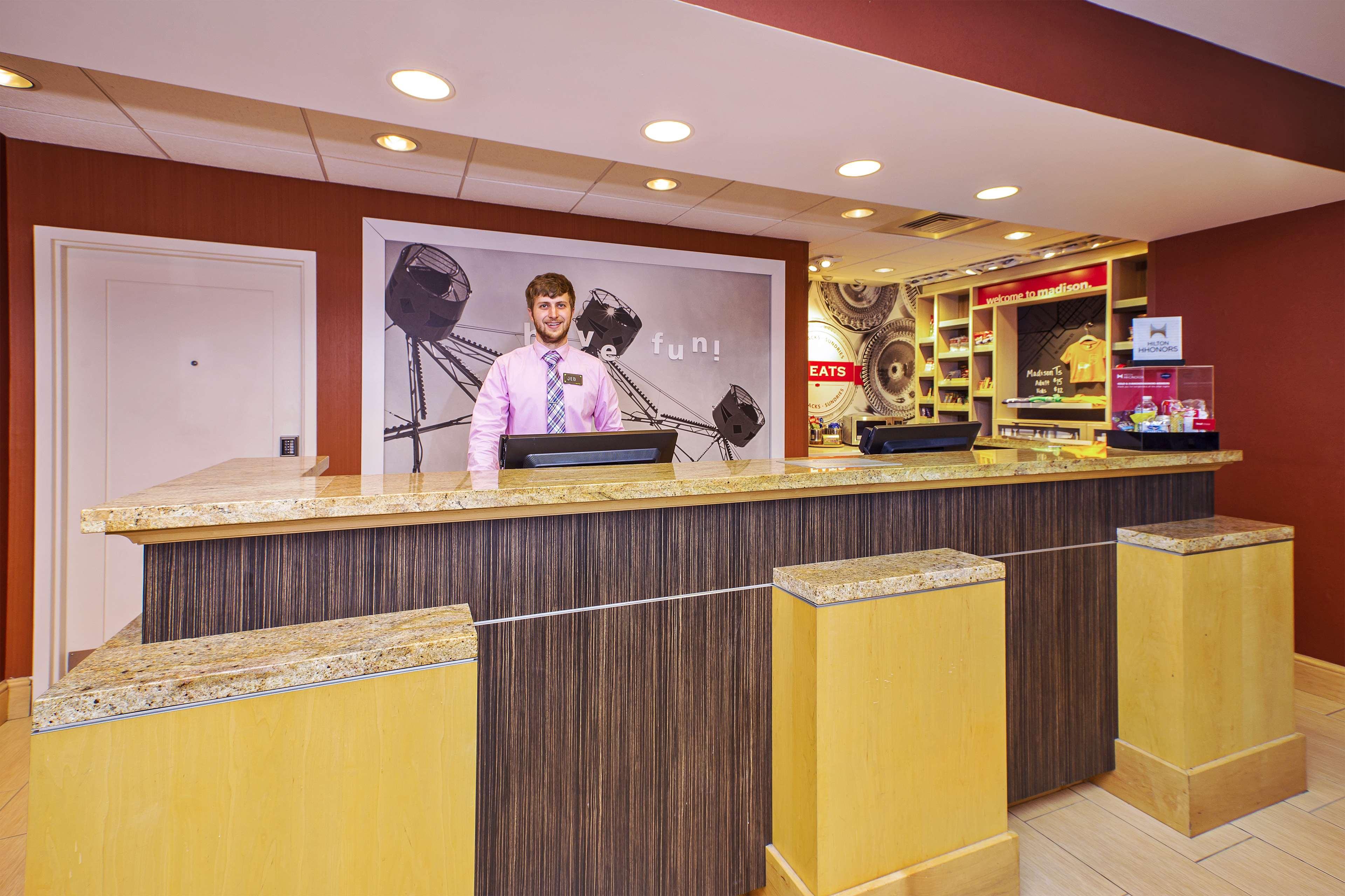 Hampton Inn & Suites Madison - West Екстер'єр фото