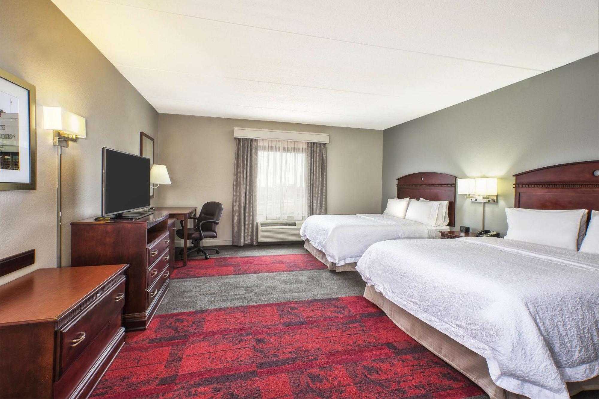 Hampton Inn & Suites Madison - West Екстер'єр фото