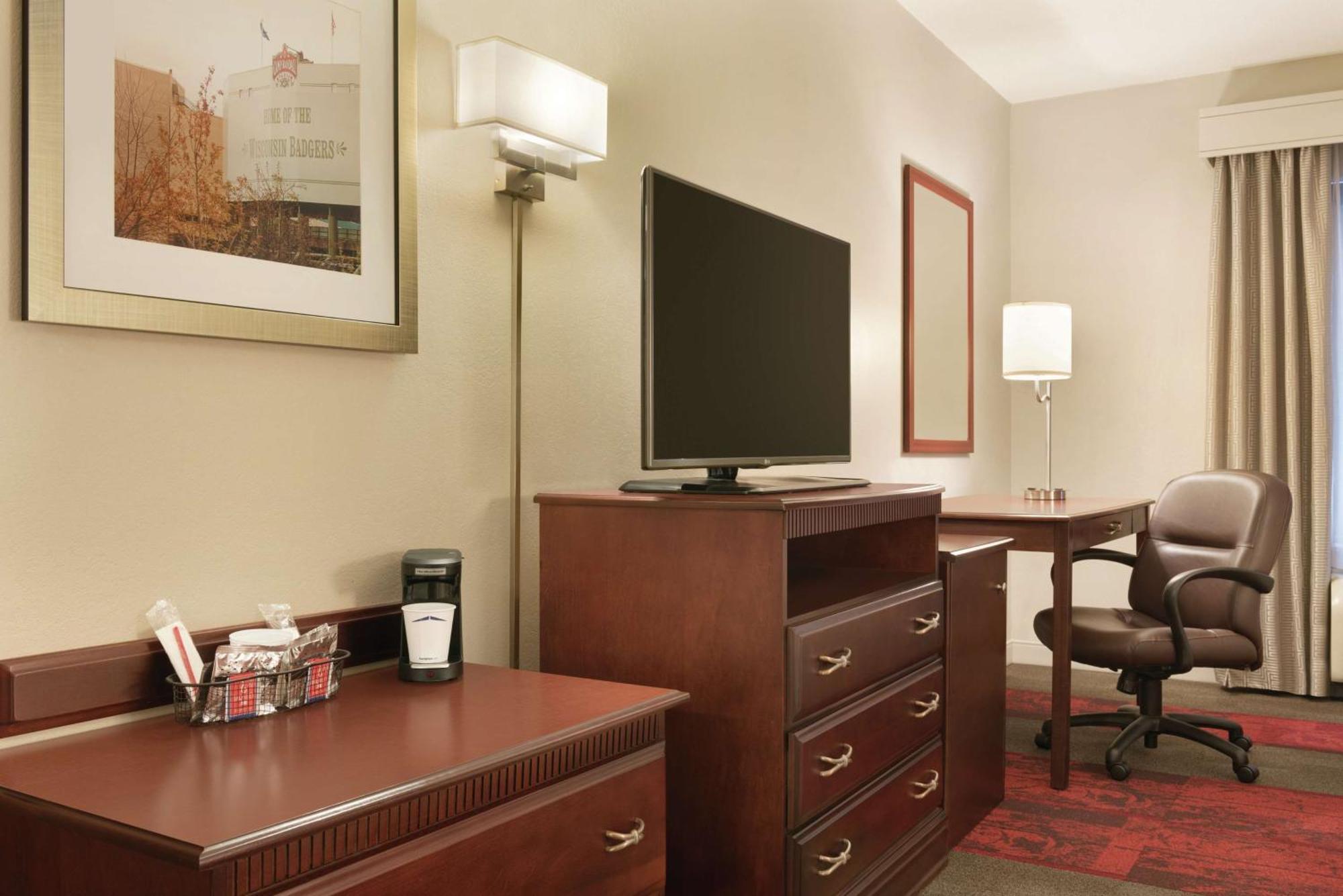 Hampton Inn & Suites Madison - West Екстер'єр фото